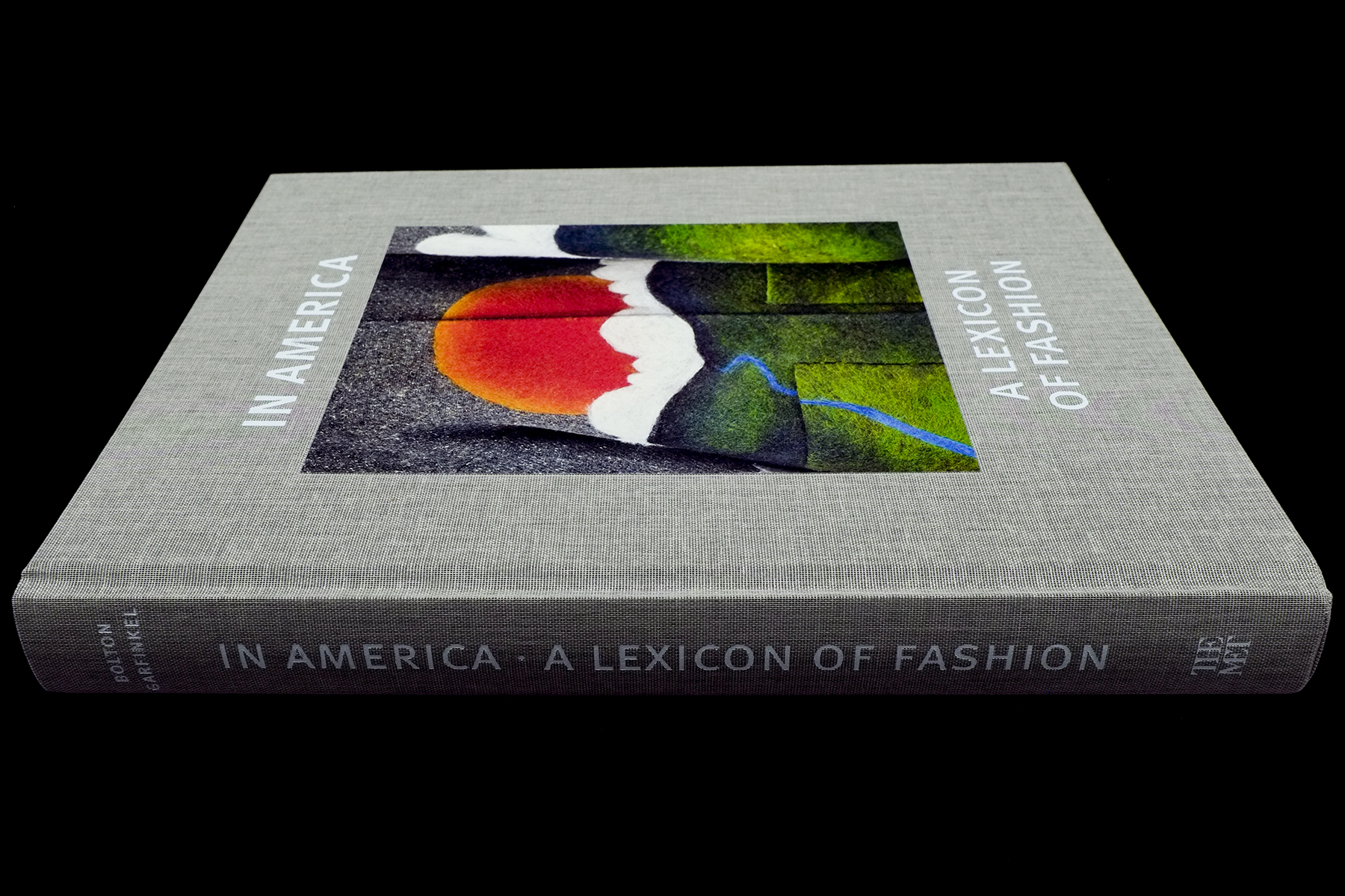 In America: A Lexicon of Fashion: Bolton, Andrew, Garfinkel, Amanda, Regan,  Jessica, Kramer, Stephanie, Kellen, Anna-Marie: 9781588397348: :  Books